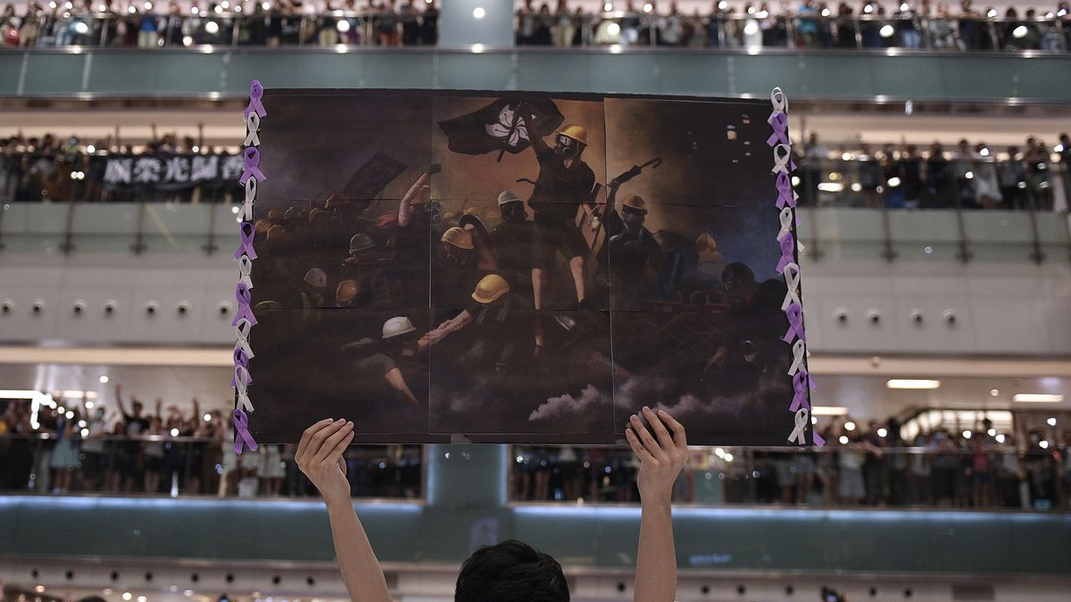 Nejsilnější snímky z Hongkongu, který už rok vzdoruje
